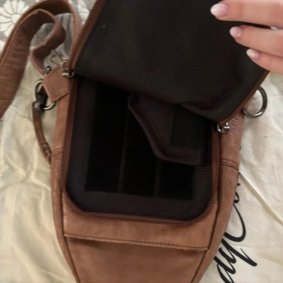 Lady Conceal crossbody sling - Picture 3 of 3